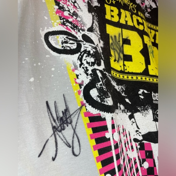 Journeys Backyard BBQ 2008 Grey Tee Signed Men Size M - Picture 5 of 8